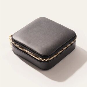 Quince Travel Jewelry Case
